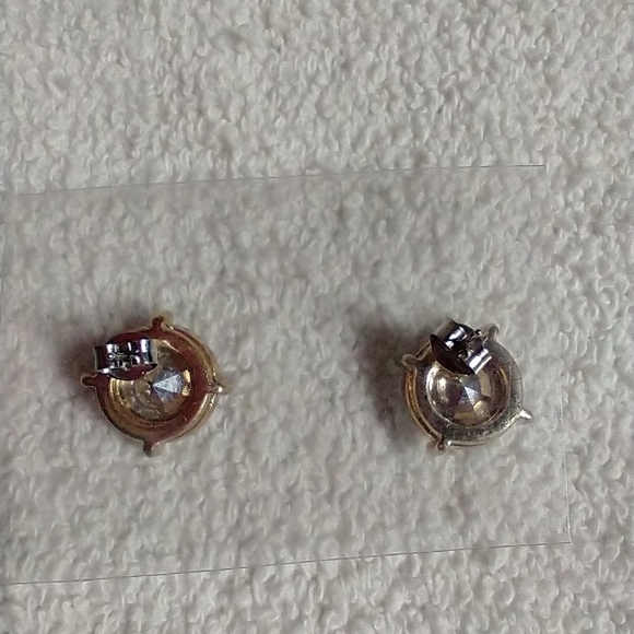 Clear button post earrings - Picture 2 of 3